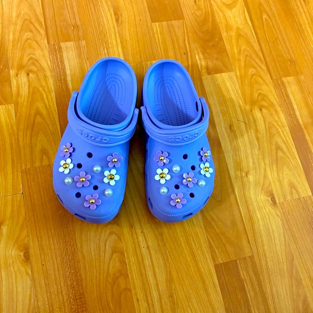 Pretty purple crocs with charms included!